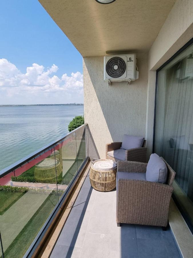 Deluxe Lake View Mamaia Exterior photo