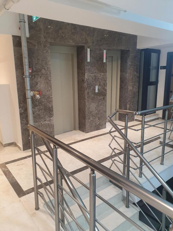 Deluxe Lake View Mamaia Exterior photo
